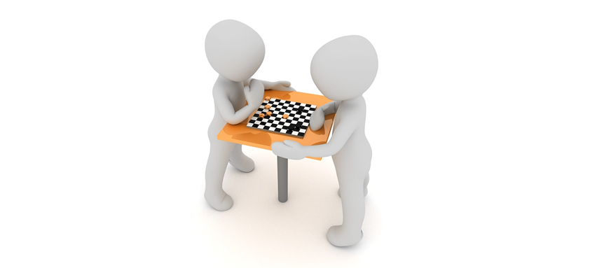 Estudante treina xadrez online